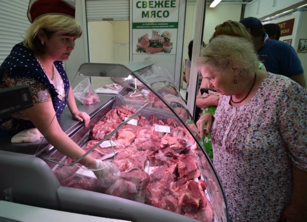 Торговля мясом. Фото©РИА Новости.
