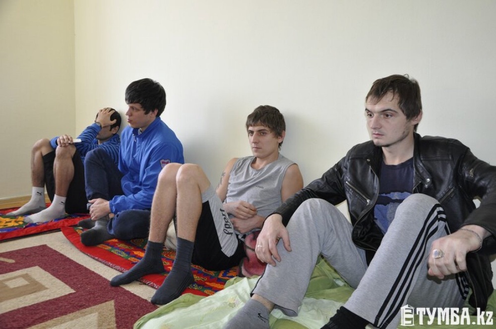 Объявившие голодовку выпускники детдомов. Фото с сайта tumba.kz
