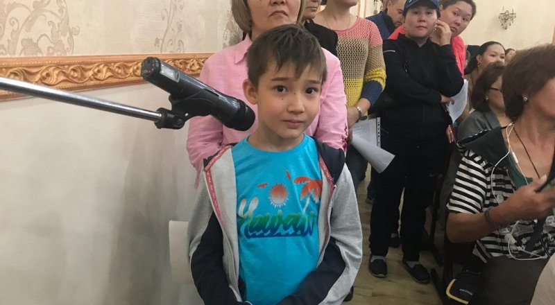 Дамир Сыздыков на встрече акима Алматы с населением Ауэзовского района